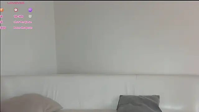 Snapshot of AliTemptress chatting on October 2025 04:30:02 PM AliTemptress online show from October 2025 04:30:02 PM