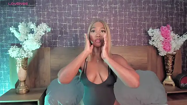 Snapshot of alisonn_moon chatting on November 2025 08:22:01 PM alisonn moon online show from November 2025 08:22:01 PM