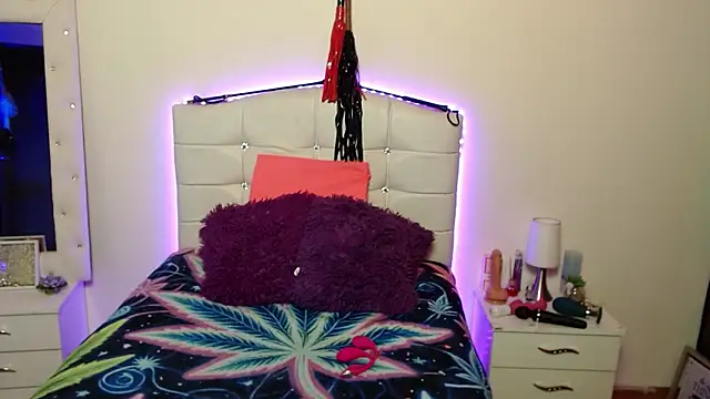 Snapshot of elapetitie chatting on September 2025 04:27:02 AM elapetitie online show from September 2025 04:27:02 AM