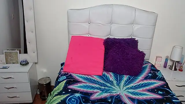 Snapshot of elapetitie chatting on October 2025 04:42:01 AM elapetitie online show from October 2025 04:42:01 AM