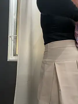 Alyha Cortes online show from October 2025 01:30:01 PM