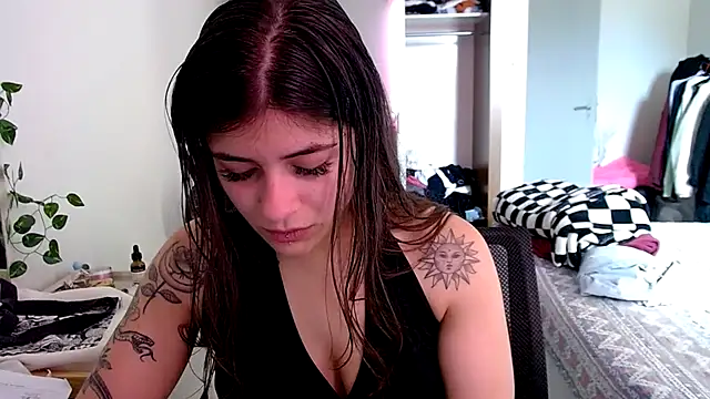 Becca B online show from October 2025 04:17:01 PM