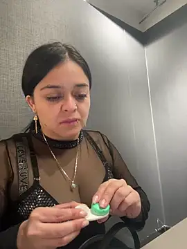 Emily Rivers  online show from November 2025 01:21:02 PM