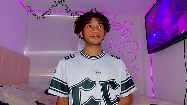 Snapshot of Aaron_Wiinter chatting on September 2025 08:41:01 PM Aaron Wiinter online show from September 2025 08:41:01 PM