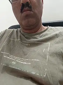 moonflower25 online show from April 2026 08:42:02 PM