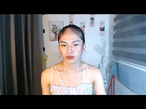 Snapshot of LauraSoHot chatting on September 2025 01:22:02 PM LauraSoHot online show from September 2025 01:22:02 PM