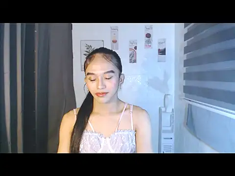 Snapshot of LauraSoHot chatting on September 2025 01:44:02 PM LauraSoHot online show from September 2025 01:44:02 PM