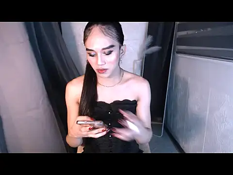 Snapshot of LauraSoHot chatting on November 2025 11:21:01 AM LauraSoHot online show from November 2025 11:21:01 AM