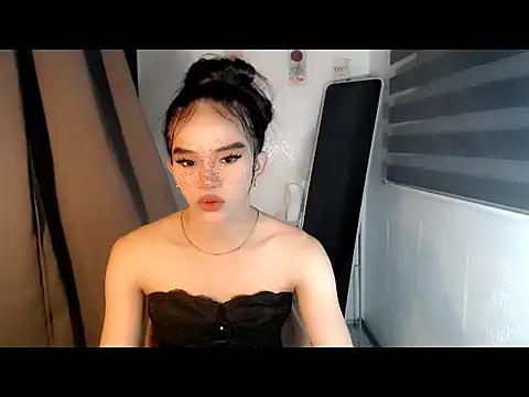 Snapshot of LauraSoHot chatting on November 2025 12:49:02 PM LauraSoHot online show from November 2025 12:49:02 PM