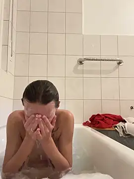 Emilia Mausi online show from October 2025 07:33:02 PM