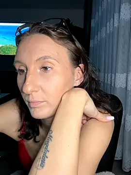 Emilia Mausi online show from December 2025 10:04:02 PM