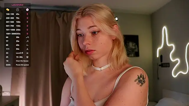 Snapshot of SibleyDurborow chatting on September 2025 04:14:01 AM SibleyDurborow online show from September 2025 04:14:01 AM