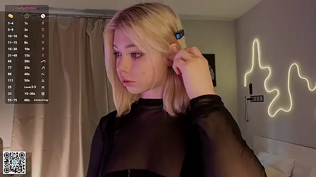 Snapshot of SibleyDurborow chatting on October 2025 04:11:01 AM SibleyDurborow online show from October 2025 04:11:01 AM