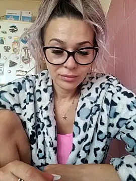 Snapshot of iSelena chatting on September 2025 05:07:01 AM iSelena online show from September 2025 05:07:01 AM