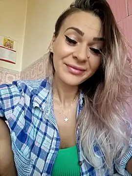 Snapshot of iSelena chatting on September 2025 04:58:02 AM iSelena online show from September 2025 04:58:02 AM