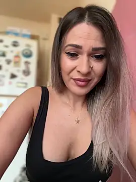 Snapshot of iSelena chatting on September 2025 05:55:02 AM iSelena online show from September 2025 05:55:02 AM