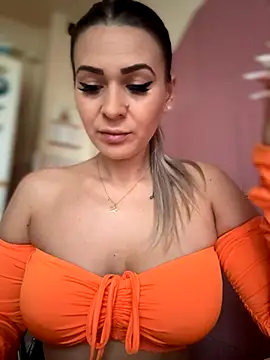 Snapshot of iSelena chatting on October 2025 04:56:02 AM iSelena online show from October 2025 04:56:02 AM