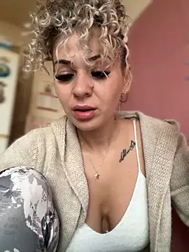 Snapshot of iSelena chatting on October 2025 04:57:01 AM iSelena online show from October 2025 04:57:01 AM