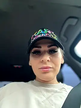 Snapshot of iSelena chatting on October 2025 05:11:02 AM iSelena online show from October 2025 05:11:02 AM