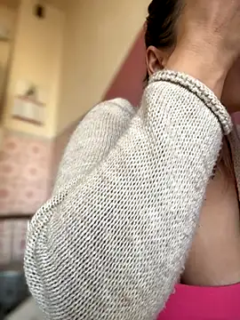 Snapshot of iSelena chatting on November 2025 06:57:01 AM iSelena online show from November 2025 06:57:01 AM