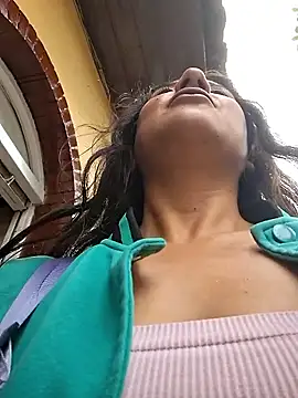 CAROLINE  07 online show from October 2025 05:22:02 PM