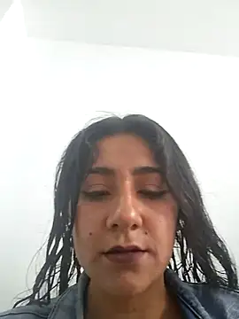 CAROLINE  07 online show from November 2025 12:20:01 PM