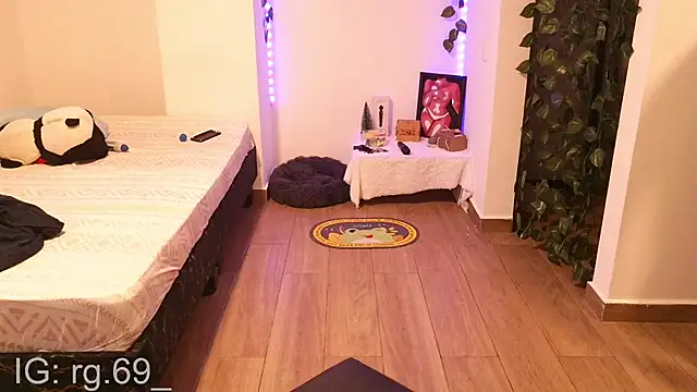 Strangehuman666 online show from May 2026 10:37:01 PM