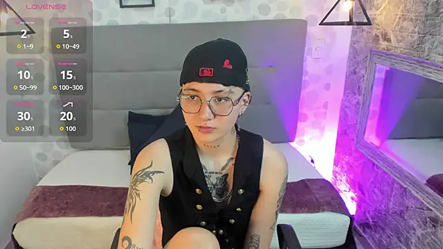 emahills  axelrose online show from October 2025 01:08:02 AM