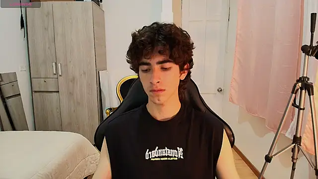 Snapshot of Nude_Boy18 chatting on September 2025 01:51:02 AM Nude Boy18 online show from September 2025 01:51:02 AM