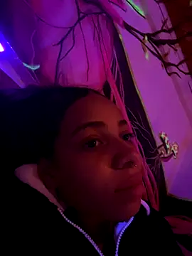 yumi hanna online show from September 2025 12:23:02 AM