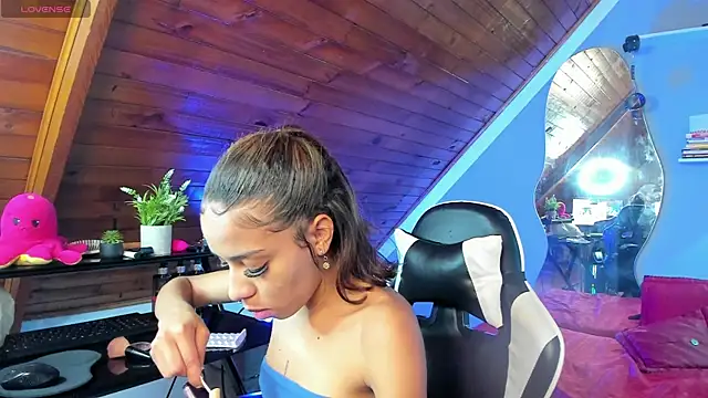 Snapshot of yumi_hanna chatting on December 2025 03:34:02 AM yumi hanna online show from December 2025 03:34:02 AM