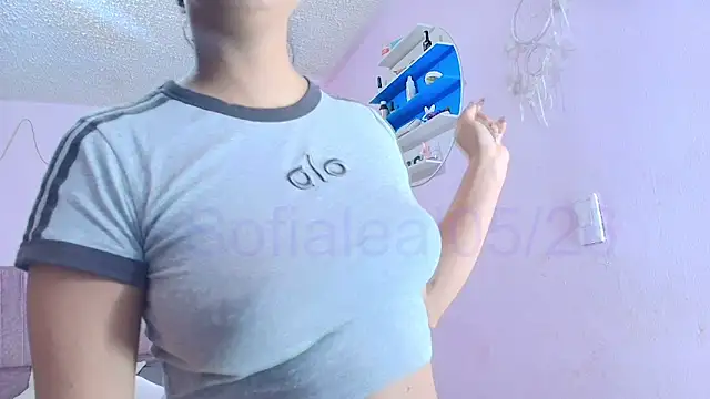 MiSofialeal online show from May 2026 06:27:02 PM