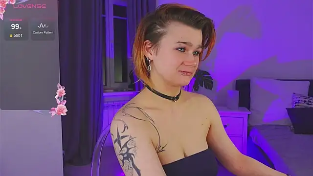 Peach Avalanche online show from November 2025 08:32:01 PM