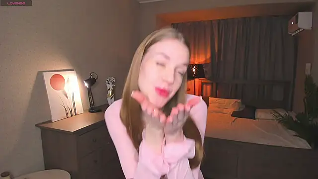 OdellaFrake online show from December 2025 07:43:01 PM