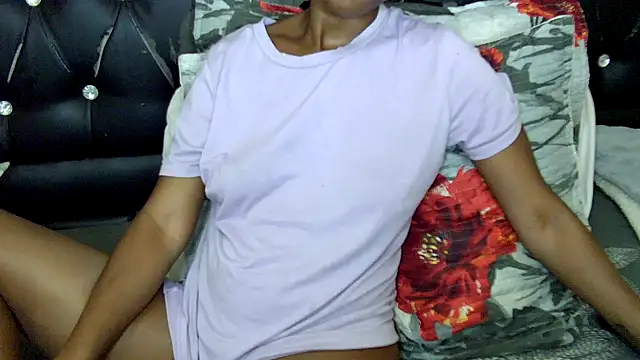 Snapshot of blueyXxX chatting on October 2025 01:33:02 PM blueyXxX online show from October 2025 01:33:02 PM