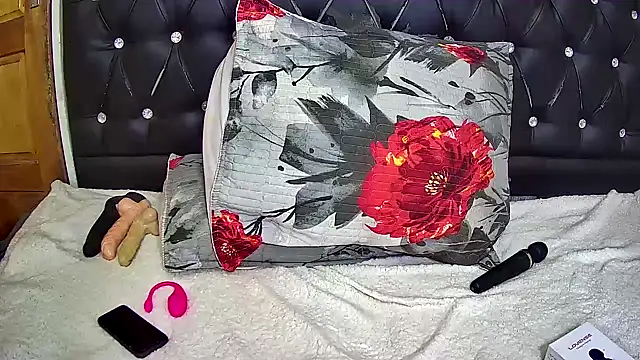 Snapshot of blueyXxX chatting on October 2025 12:07:02 AM blueyXxX online show from October 2025 12:07:02 AM