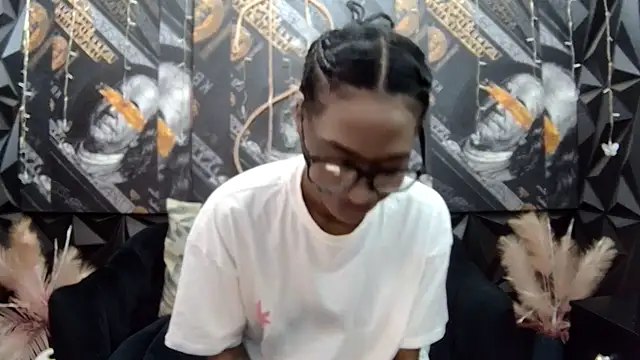 Lilmisbaddyxxx online show from October 2025 05:43:02 PM