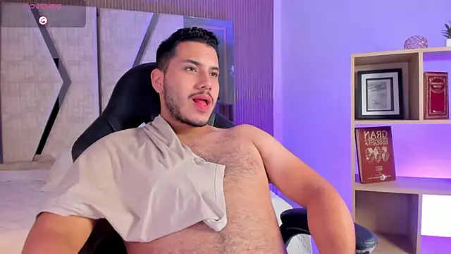 Snapshot of Axel_grey_ chatting on April 2026 07:07:02 PM Axel grey online show from April 2026 07:07:02 PM