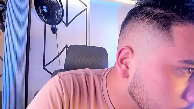 Snapshot of Axel_grey_ chatting on June 2026 05:09:01 AM Axel grey online show from June 2026 05:09:01 AM