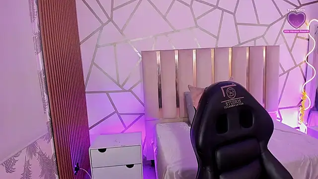 CYRUS TAY online show from April 2026 11:52:02 AM