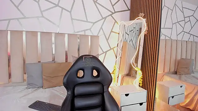 CYRUS TAY online show from April 2026 12:10:02 PM