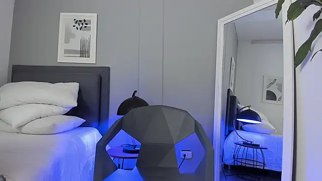 Tylerffoxx online show from September 2025 08:52:02 PM