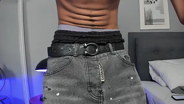 Tylerffoxx online show from November 2025 08:08:01 PM