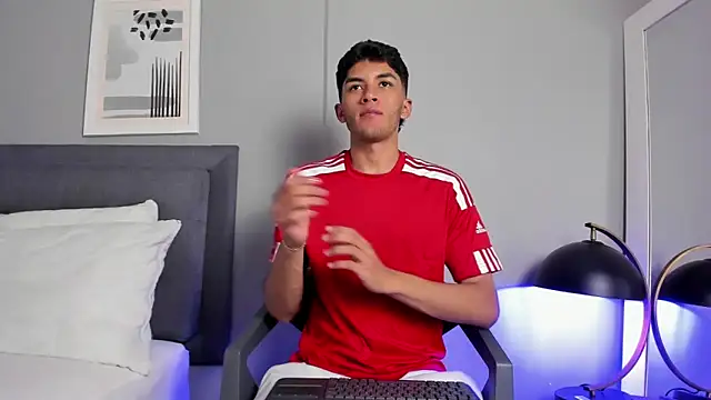 Tylerffoxx online show from January 2026 08:18:02 PM