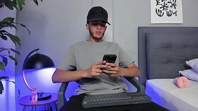 Tylerffoxx online show from May 2026 09:08:01 PM