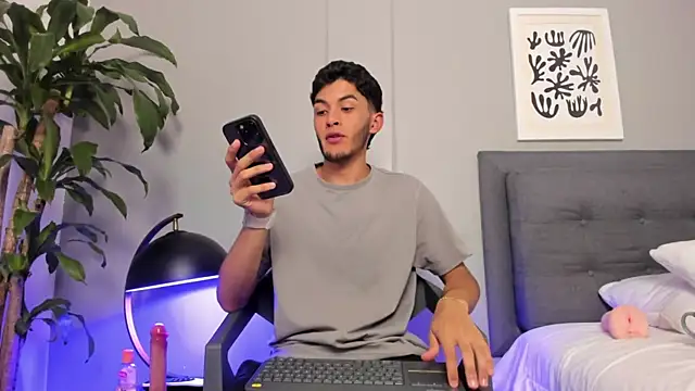Tylerffoxx online show from June 2026 08:35:02 PM