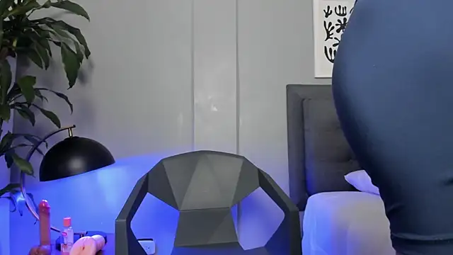 Tylerffoxx online show from July 2026 10:25:02 PM
