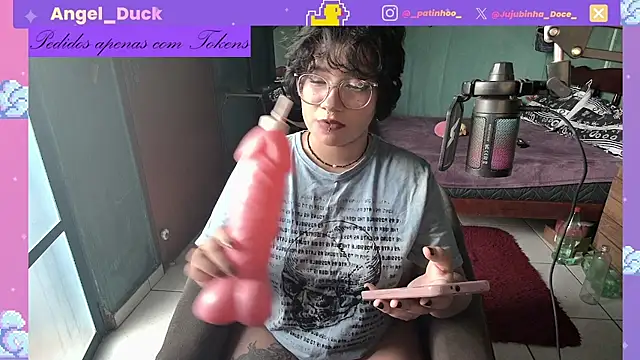 Snapshot of Angel_Duck chatting on February 2026 06:28:02 PM Angel Duck online show from February 2026 06:28:02 PM