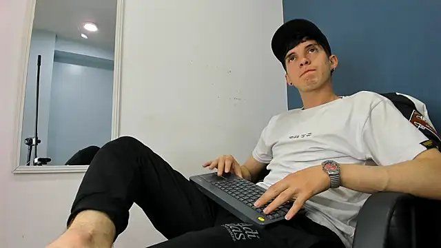 Jheampiiero online show from February 2026 09:51:02 PM