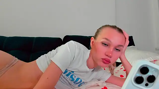 Snapshot of cuteleraay chatting on November 2025 08:51:01 PM cuteleraay online show from November 2025 08:51:01 PM